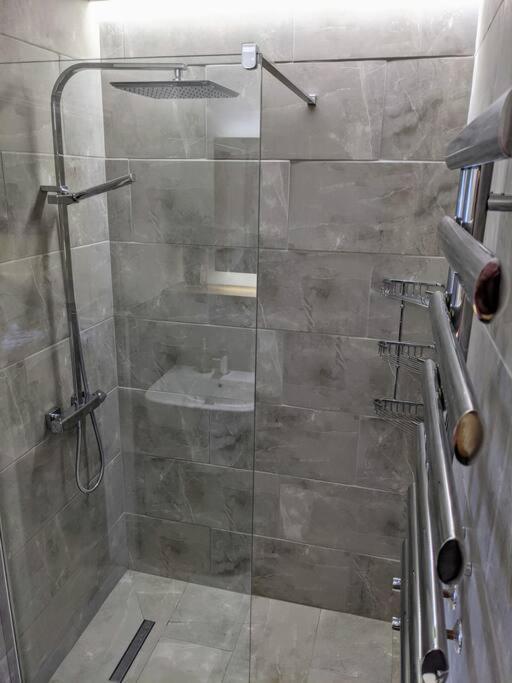 Detached 4 Bedroom Luxury Home ハリファックス エクステリア 写真