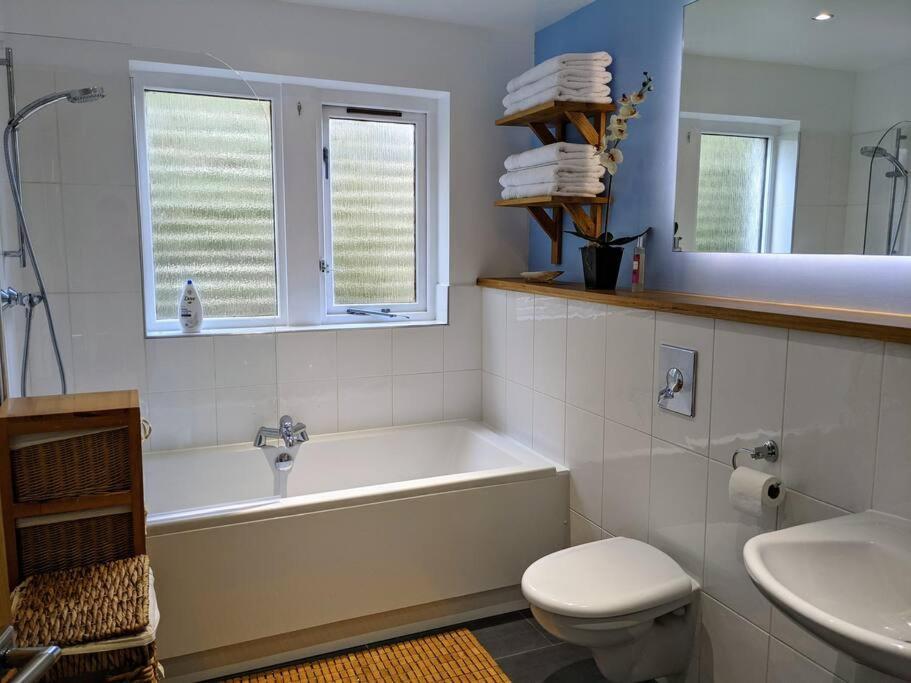 Detached 4 Bedroom Luxury Home ハリファックス エクステリア 写真